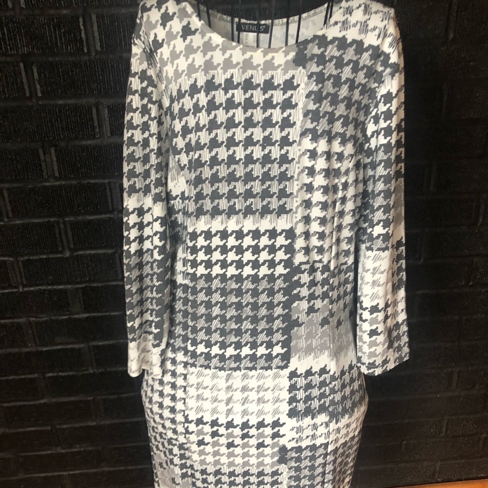 Venus dress.  Gray and white
